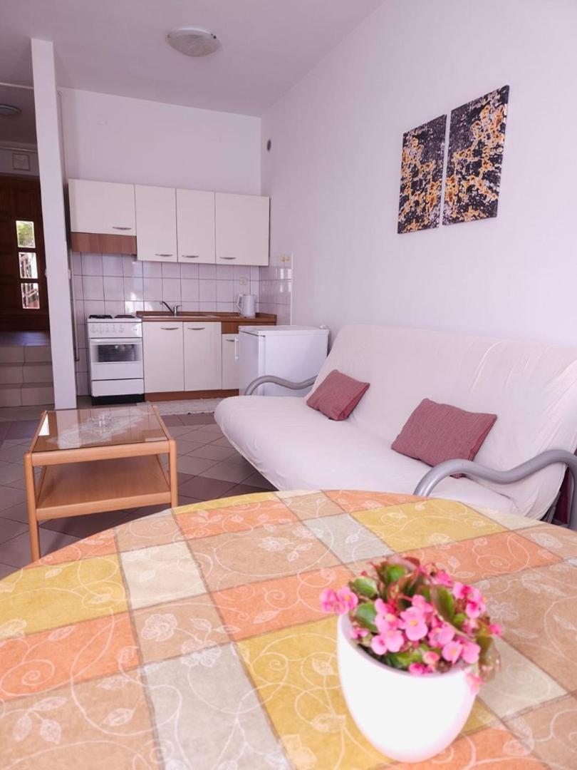 Lorena Apartments In Pula Buitenkant foto